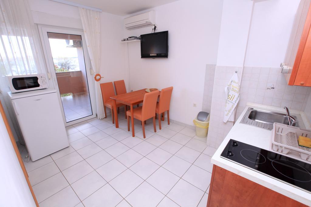 Apartments Miroslav ปอฟเลียนา ภายนอก รูปภาพ