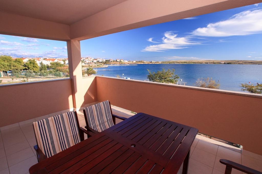 Apartments Miroslav ปอฟเลียนา ภายนอก รูปภาพ
