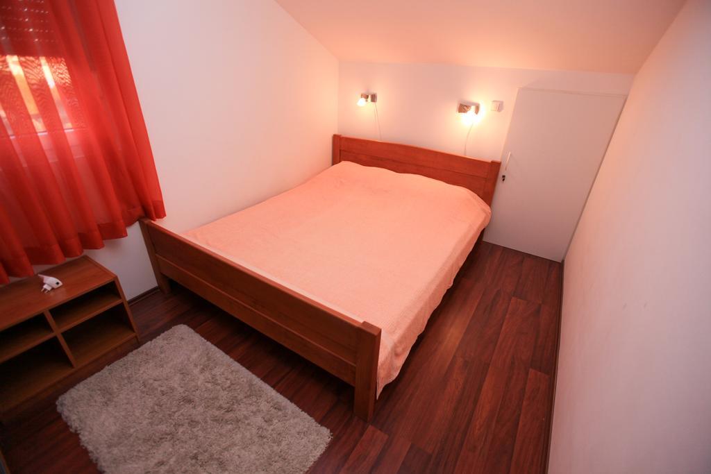 Apartments Miroslav ปอฟเลียนา ภายนอก รูปภาพ
