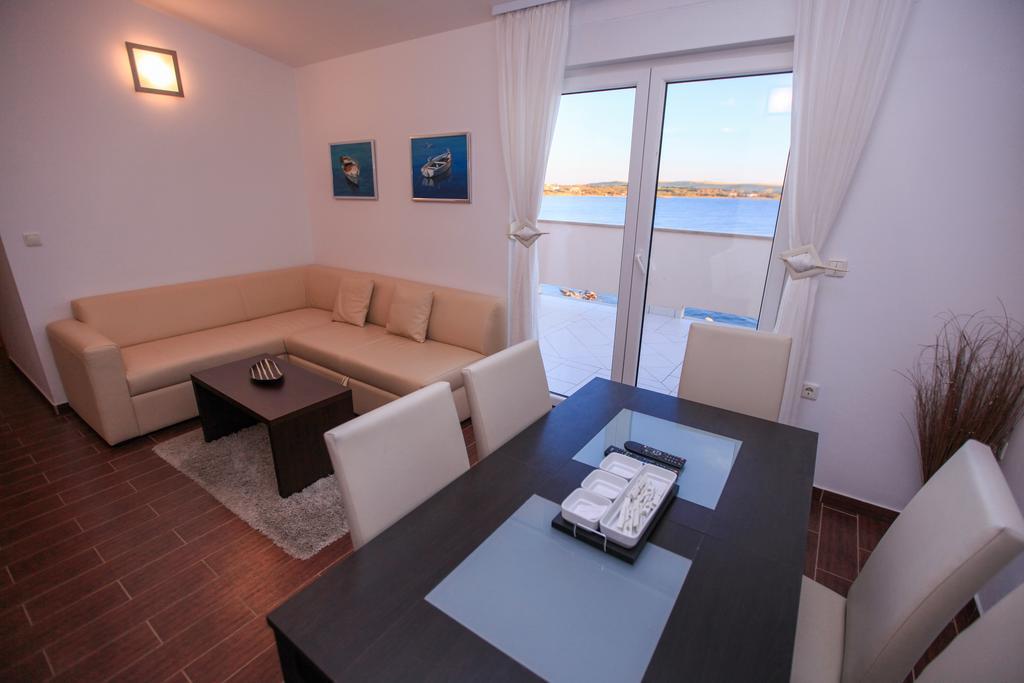 Apartments Miroslav ปอฟเลียนา ภายนอก รูปภาพ