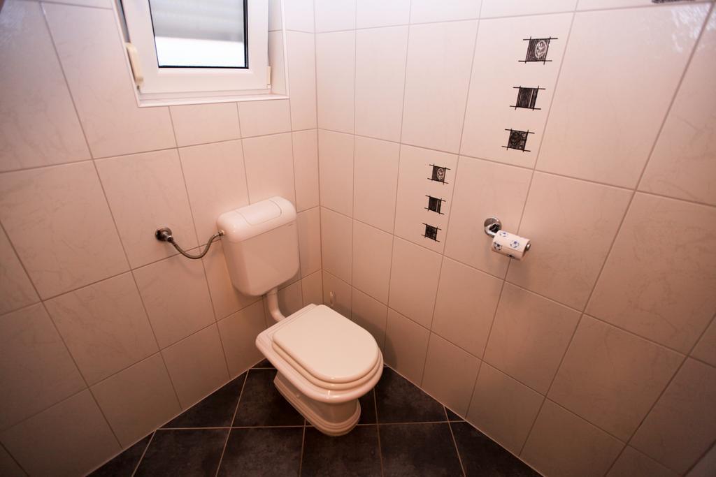 Apartments Miroslav ปอฟเลียนา ภายนอก รูปภาพ